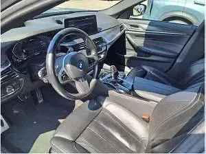 Gebraucht BMW 530 292 PS (214 kW) 2023 Grau (skyscraper grau) Kombi