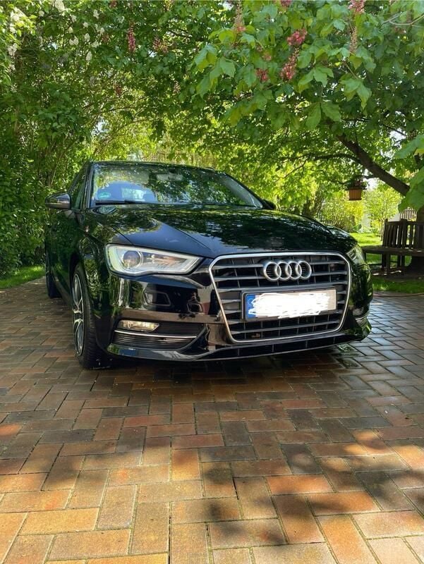 Schwarz Gebraucht 2015 Audi A3 Sportback Ambition Kombi | 12.500 € (Fairer Preis) - Bild 1/4