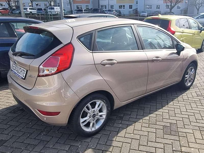 Gebraucht Ford Fiesta 82 PS (60 kW) 2015 Beige Limousine