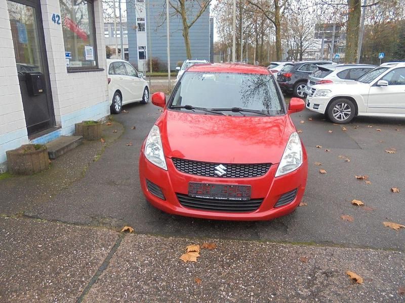 Gebraucht Suzuki Swift Club 94 PS (69 kW) 2013 Rot Limousine