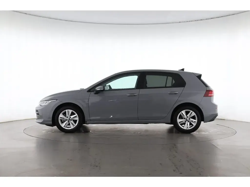 Gebraucht VW Golf VIII Life 150 PS (110 kW) 2025 Mondsteingrau Limousine