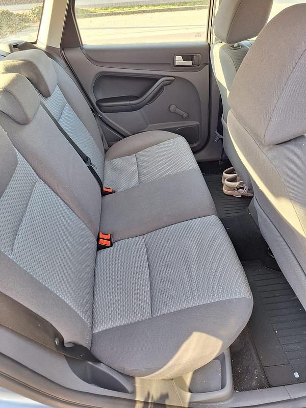 Usata Ford Focus 101 CV (74 kW) 2006 Blu Station wagon