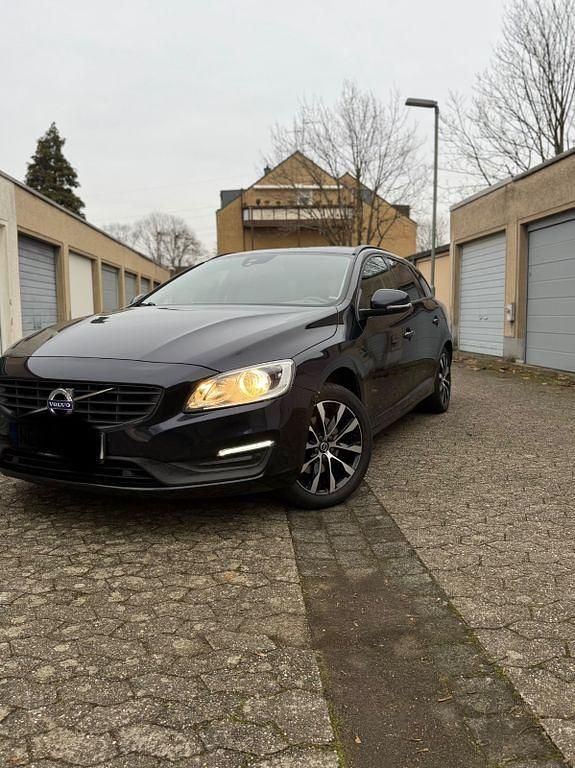 Gebraucht Volvo V60 Kinetic 120 PS (88 kW) 2017 Blau Kombi