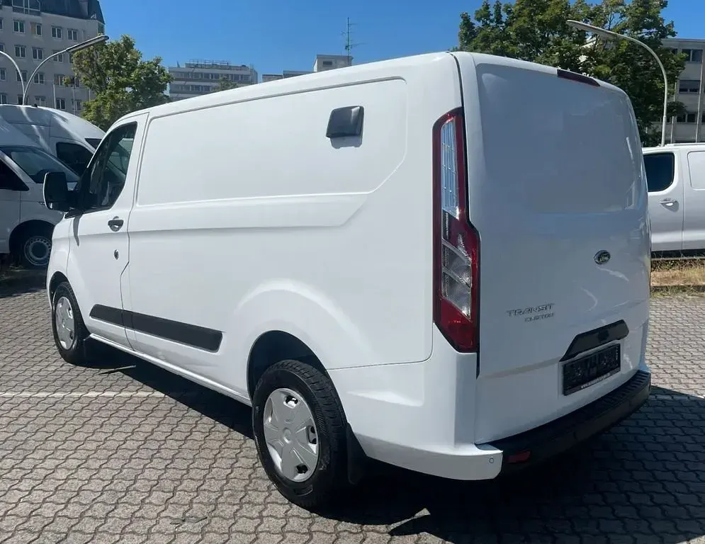 Gebraucht Ford Transit Custom 131 PS (96 kW) 2022 Weiß Van / Kleinbus