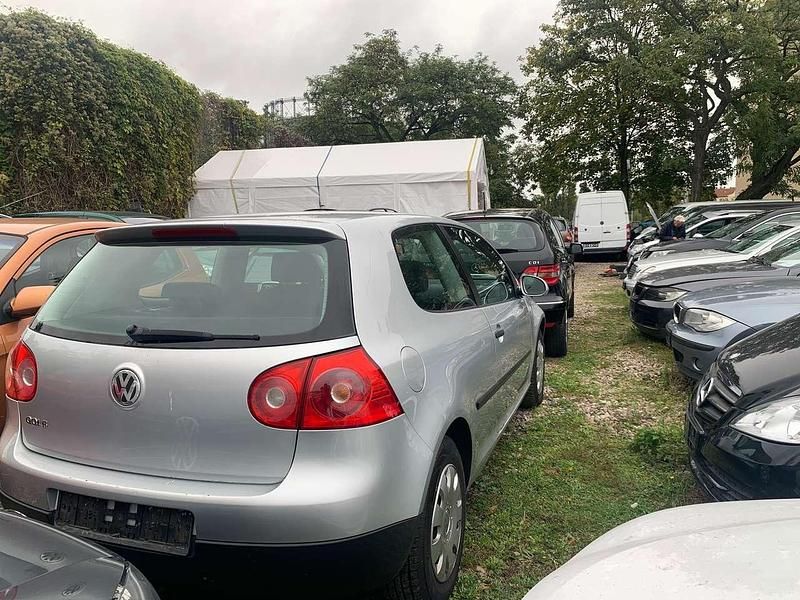 Gebraucht VW Golf IV Trendline 75 PS (55 kW) 2005 Reflexsilber Kleinwagen