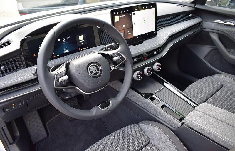 Gebraucht Skoda Superb Selection 150 PS (110 kW) 2024 Kristallweiß uni Kombi