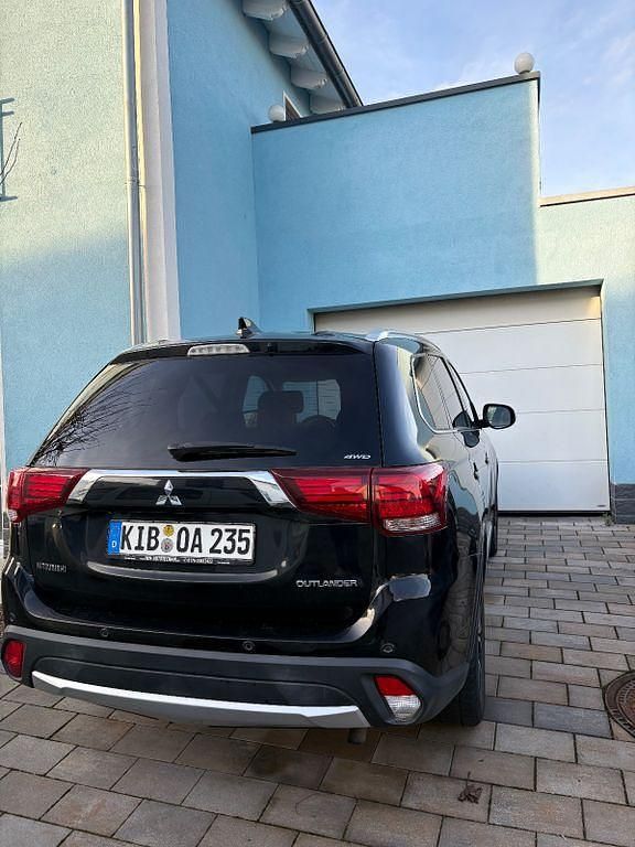 Gebraucht Mitsubishi Outlander Edition 150 PS (110 kW) 2018 Schwarz SUV