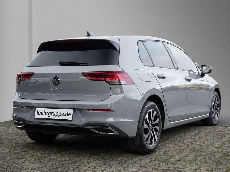 Gebraucht VW Golf VIII Active 131 PS (96 kW) 2022 Grau Limousine