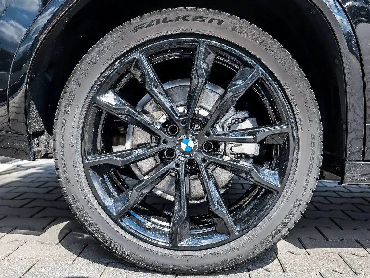 Gebraucht BMW X4 M Sport 190 PS (139 kW) 2025 Schwarz SUV