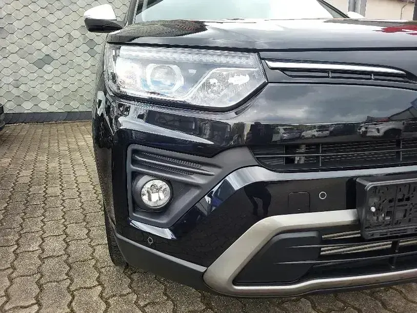 Gebraucht SsangYong Tivoli 163 PS (119 kW) 2023 Spaceblack / dach weiß SUV