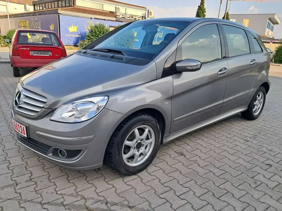 Gebraucht Mercedes B150 95 PS (69 kW) 2008 Seidengrau/lichtgrau/irongrey Van / Kleinbus