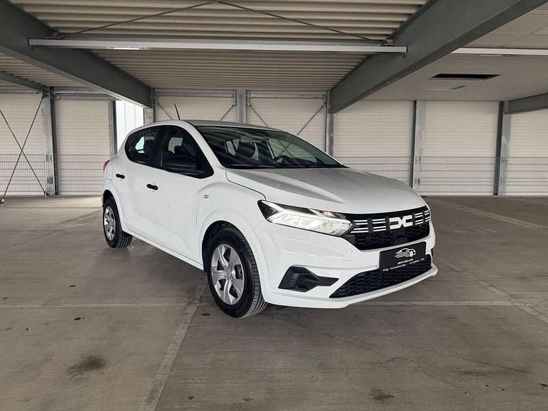 Weiß Gebraucht 2024 Dacia Sandero Essentiel Limousine | 14.499 € (Superpreis) - Bild 1/4