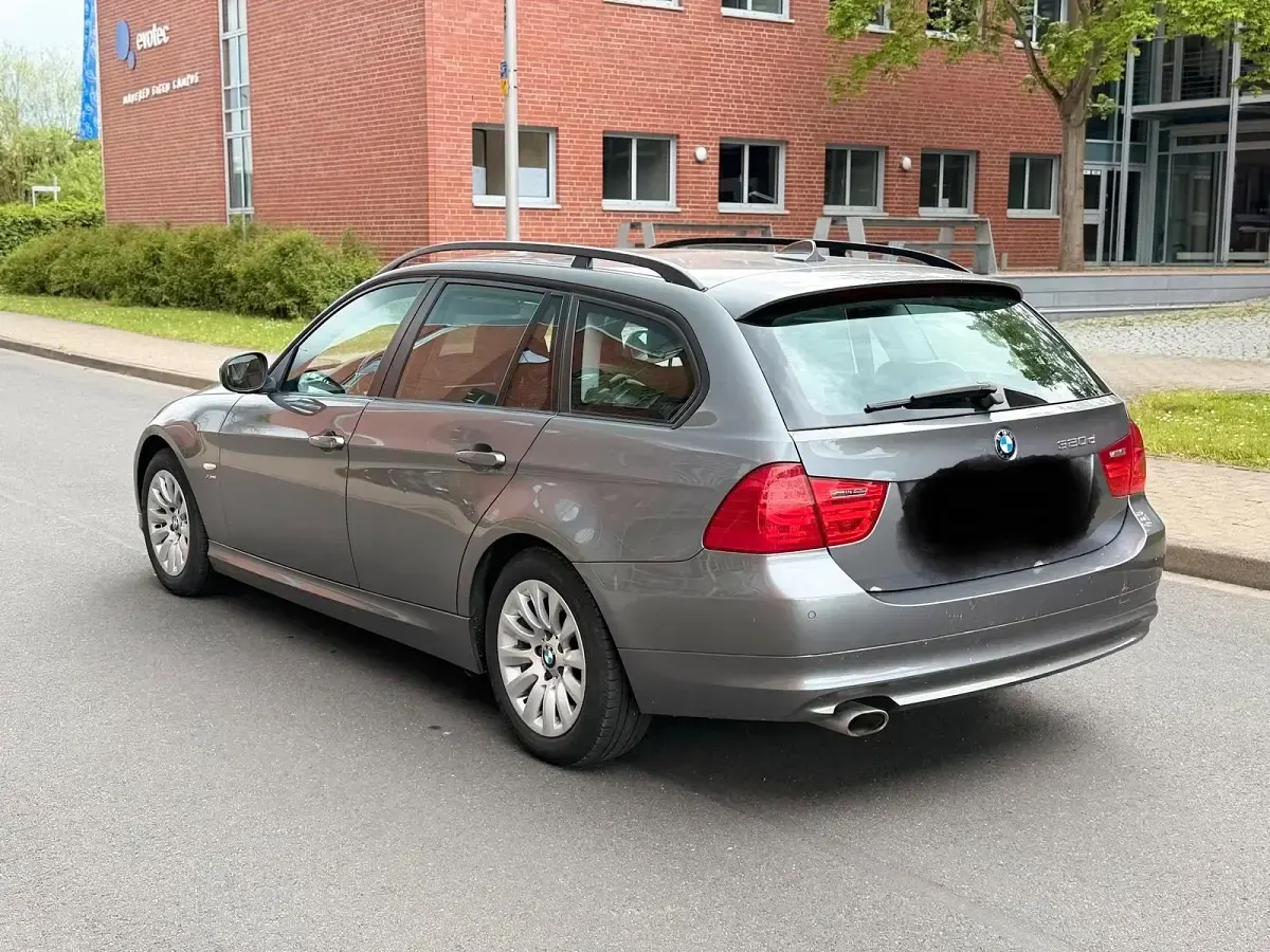 Używany BMW 320 Basis 177 KM (130 kW) 2009 Szary Kombi