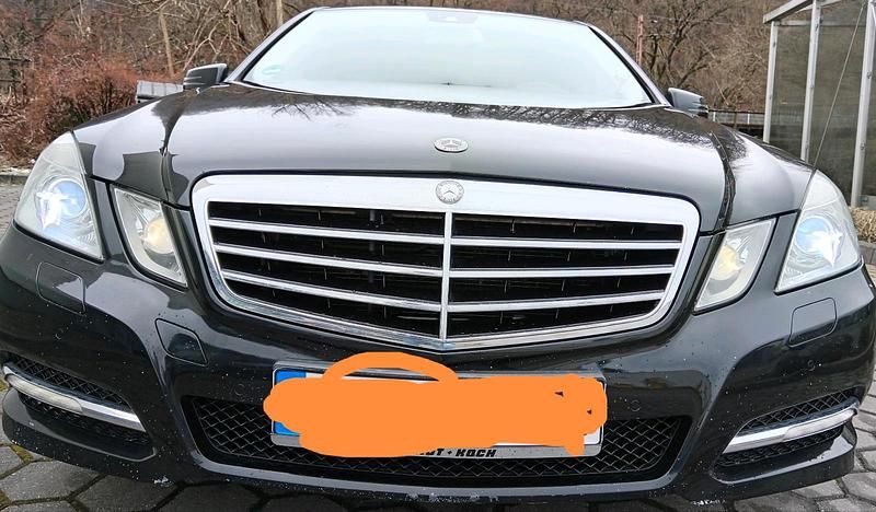 Schwarz Gebraucht 2010 Mercedes E250 Limousine | 8.500 € (Fairer Preis) - Bild 1/4