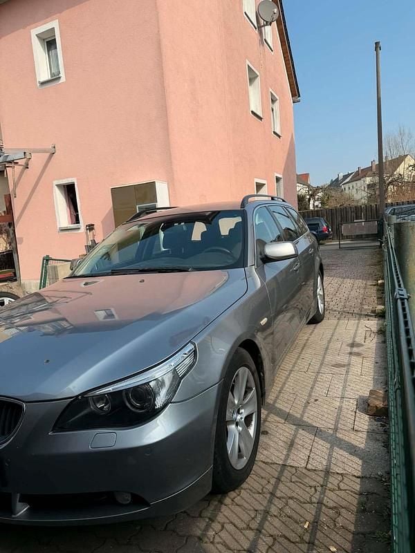 Gebraucht BMW 525 177 PS (130 kW) 2004 Grau Kombi