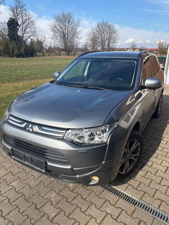 Gebraucht Mitsubishi Outlander Intense 156 PS (114 kW) 2012 Grau SUV