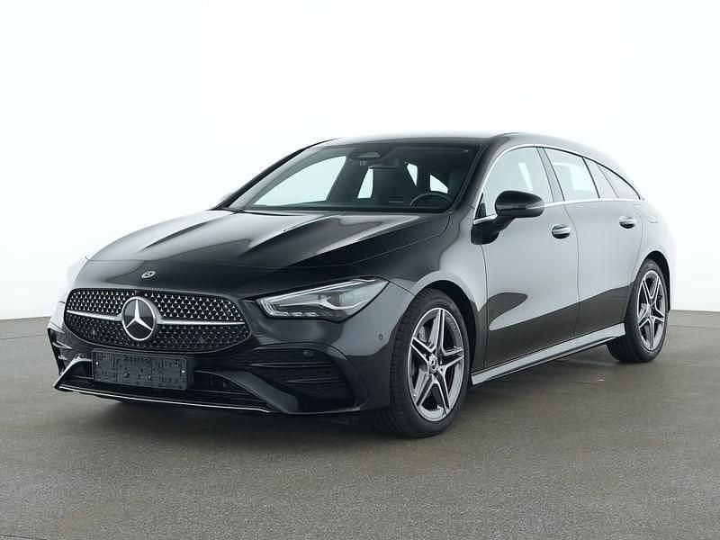 Metalliclack kosmosschwarz Gebraucht 2024 Mercedes CLA200 Shooting Brake Advanced Plus Kombi | 33.470 € (Fairer Preis) - Bild 1/4