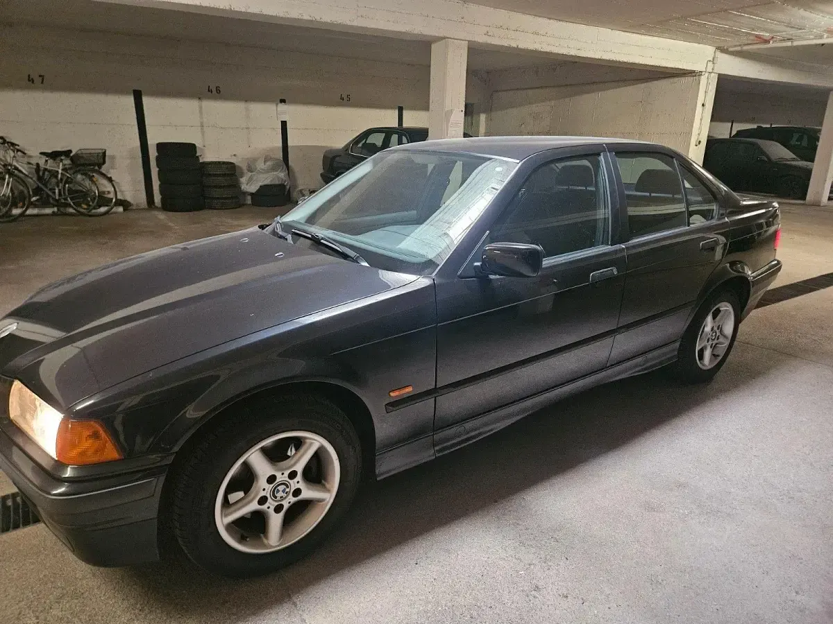 Gebraucht BMW 316 102 PS (75 kW) 1997 Schwarz Limousine