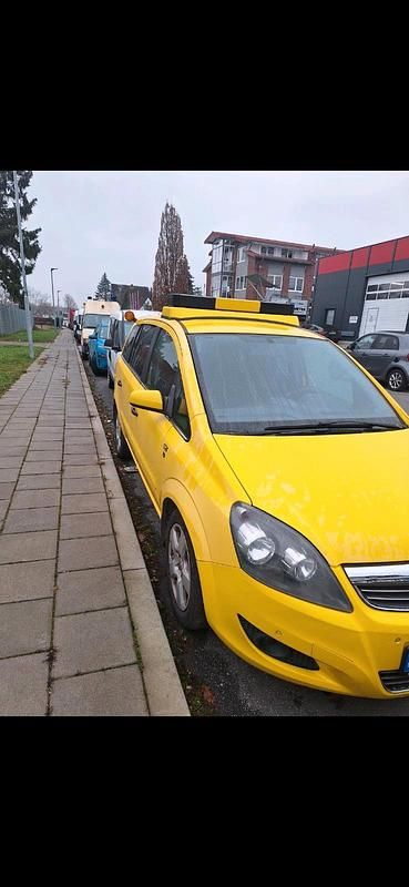 Gebraucht Opel Zafira 120 PS (88 kW) 2011 Gelb Van / Kleinbus