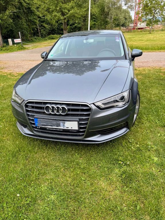 Grau Gebraucht 2015 Audi A3 Sport Limousine | 12.800 € (Fairer Preis) - Bild 1/4