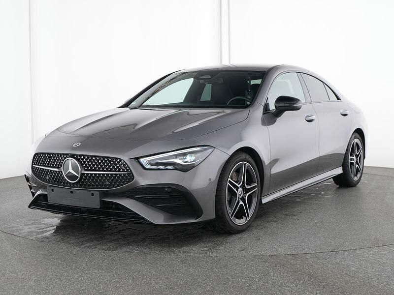 Lack mountaingrau Gebraucht 2024 Mercedes CLA200 AMG Coupé | 35.790 € (Fairer Preis) - Bild 1/4