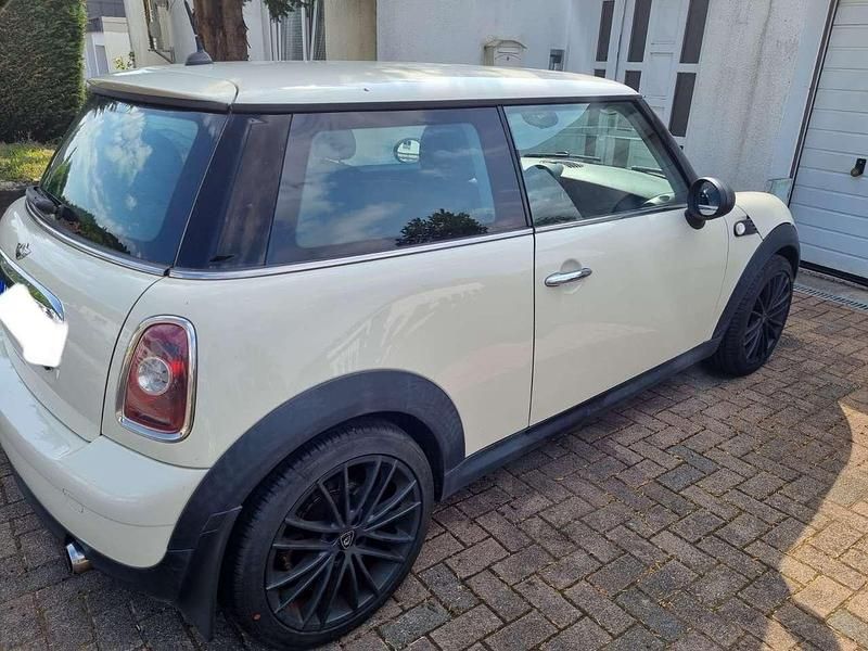 Weiß Gebraucht 2009 Mini ONE Kleinwagen | 3.700 € (Fairer Preis) - Bild 1/4