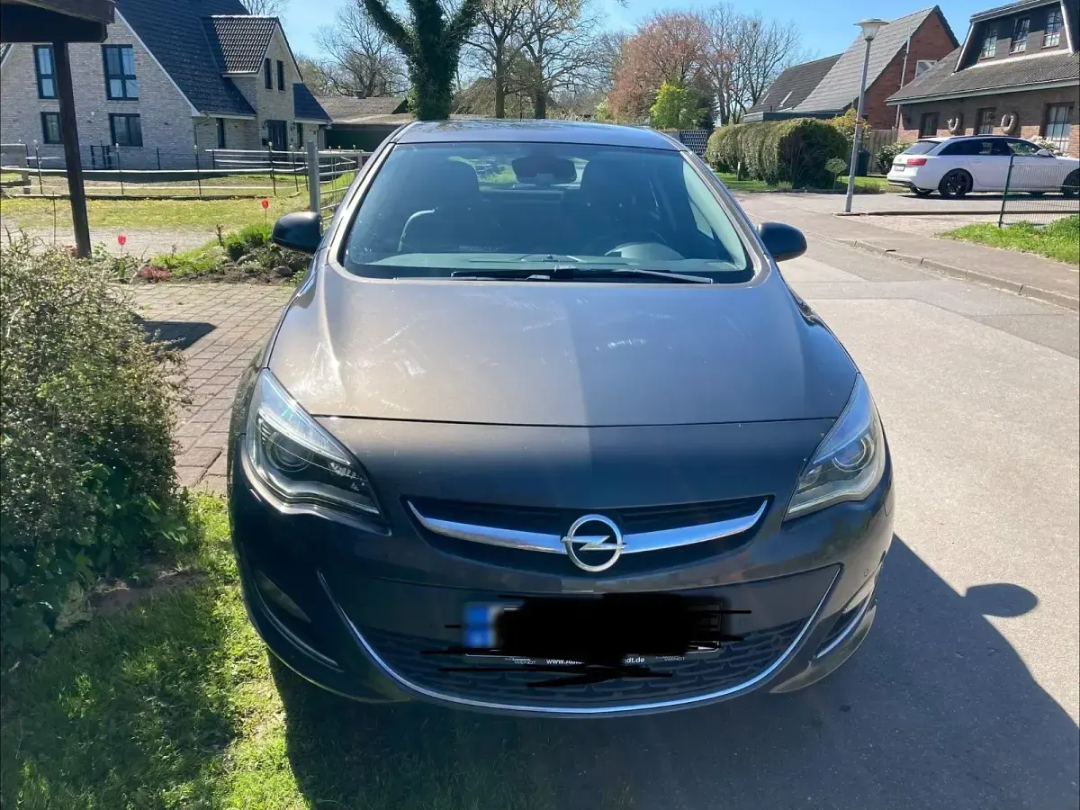 Gebraucht Opel Astra Edition 165 PS (121 kW) 2013 Grau Limousine