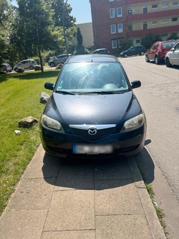 Schwarz Gebraucht 2005 Mazda 2 Kleinwagen | 1.000 € (Fairer Preis) - Bild 1/4