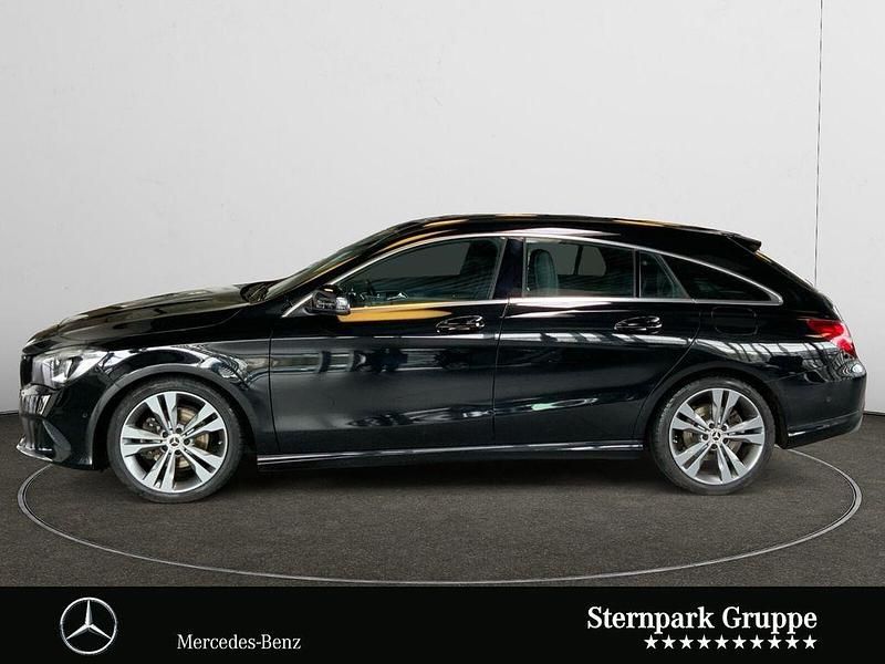 Gebraucht Mercedes CLA180 Shooting Brake Urban 122 PS (89 kW) 2019 Schwarz Kombi