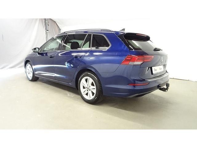 Gebraucht VW Golf VIII Life 150 PS (110 kW) 2022 Blau / atlantik blue metallic Kombi