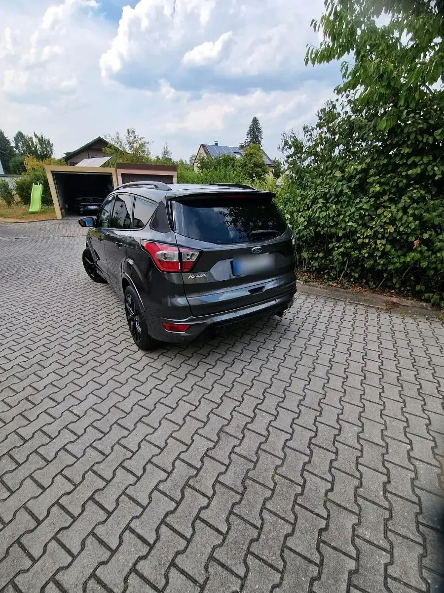 Gebraucht Ford Kuga ST-Line 150 PS (110 kW) 2018 Grau SUV