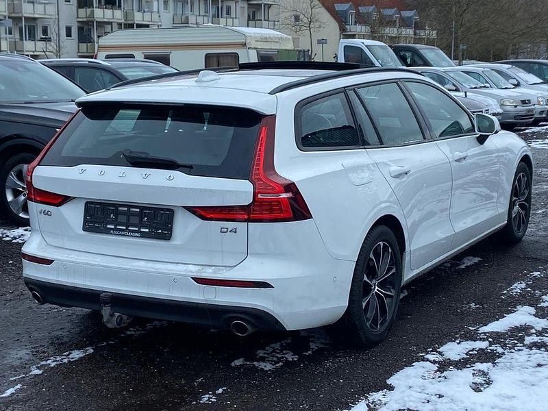 Gebraucht Volvo V60 Momentum 190 PS (139 kW) 2019 Weiß Kombi