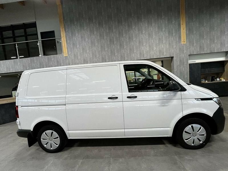 Gebraucht VW Transporter 110 PS (80 kW) 2024 Weiß Van