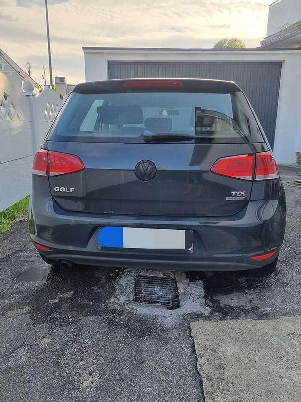 Second-hand VW Golf VII Trendline 105 CP (77 kW) 2014 Gri Berlinǎ