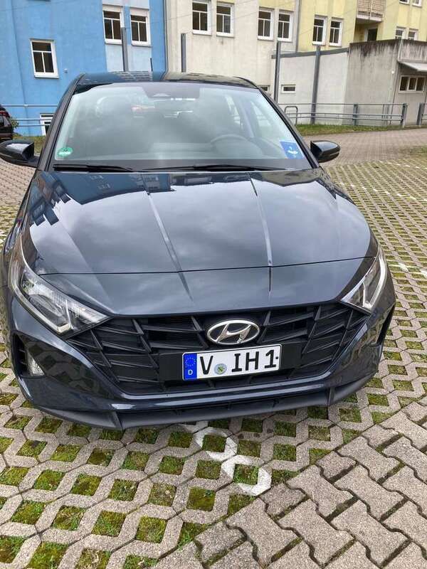 Grün Gebraucht 2021 Hyundai i20 Pure Limousine | 12.900 € (Fairer Preis) - Bild 1/4