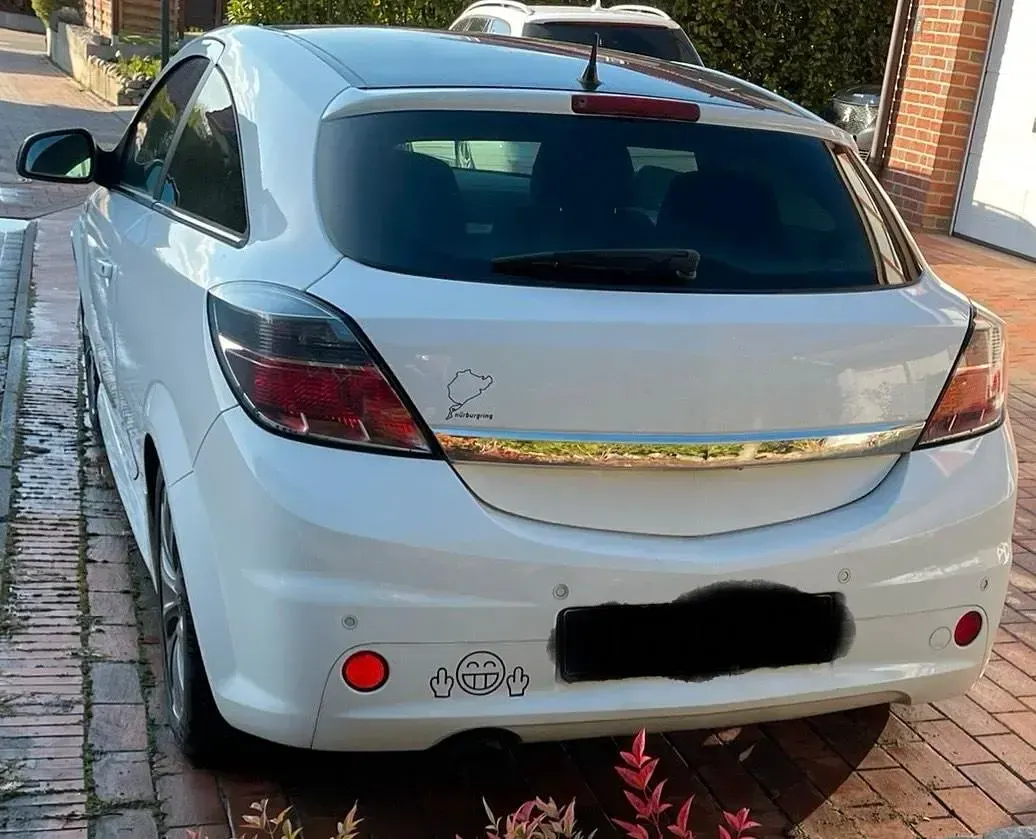 Używany Opel Astra OPC 116 KM (85 kW) 2010 Biały Coupe