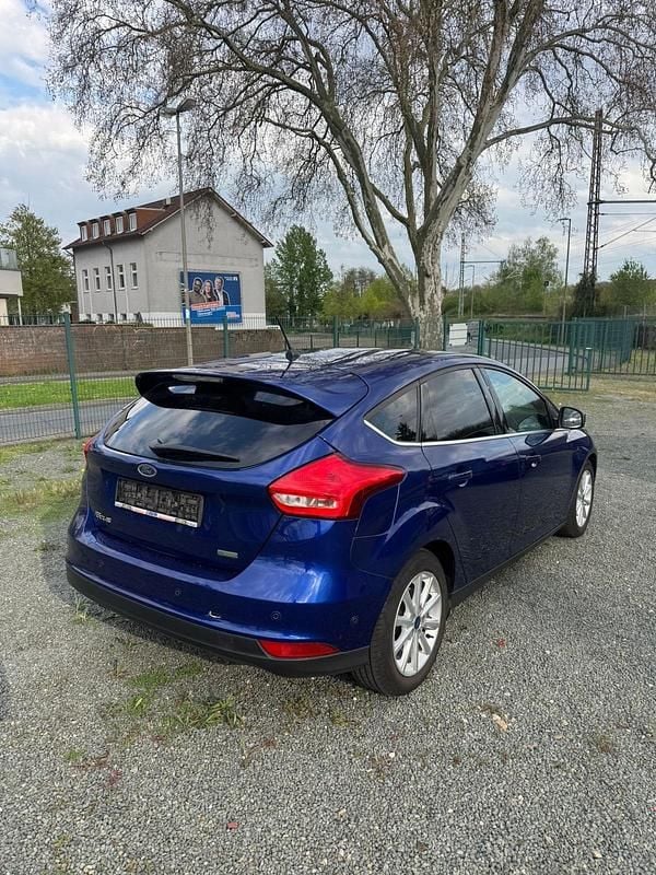 Używany Ford Focus Titanium 125 KM (91 kW) 2018 Niebieski Sedan/Limuzyna