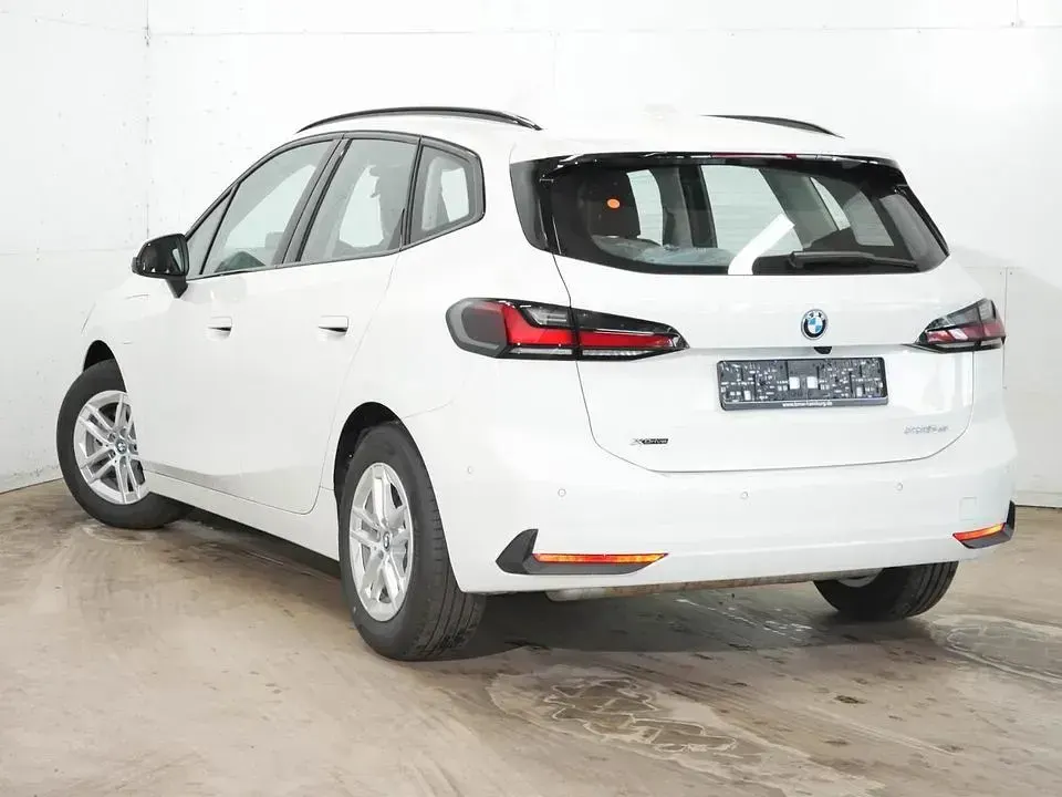 Gebraucht BMW 225 Active Tourer 245 PS (180 kW) 2025 Weiß Van / Kleinbus