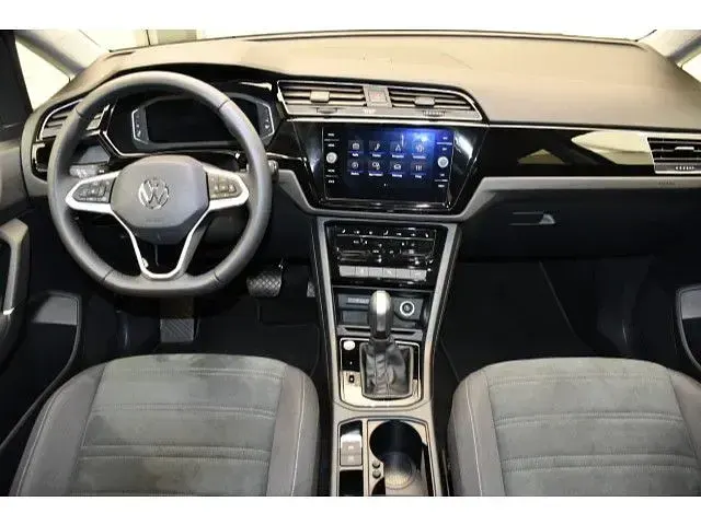 Gebraucht VW Touran Highline 150 PS (110 kW) 2025 Delfingrau metallic Van / Kleinbus