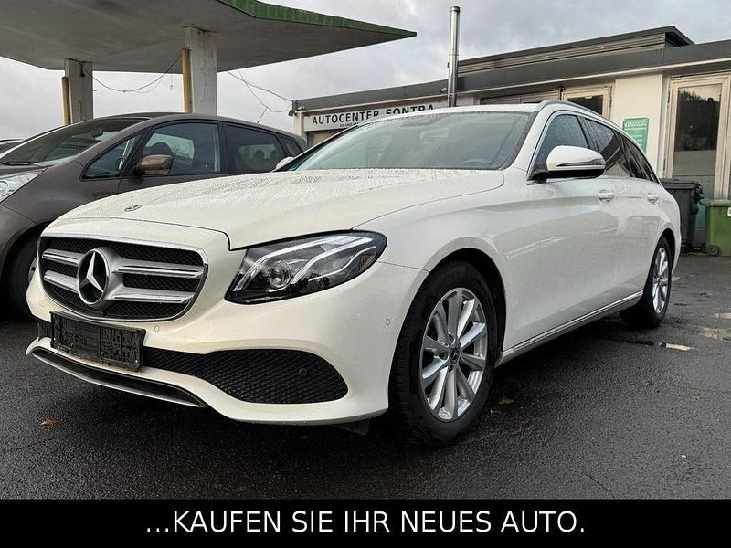 Weiß Gebraucht 2017 Mercedes E220 Avantgarde Limousine | 20.990 € (Superpreis) - Bild 1/4