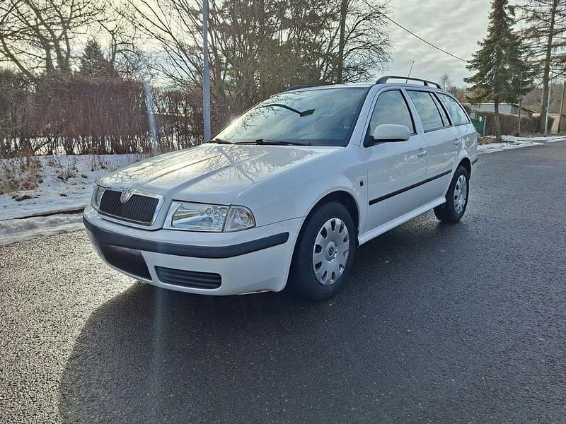 Gebraucht Skoda Octavia Ambiente 102 PS (75 kW) 2009 Weiß Limousine