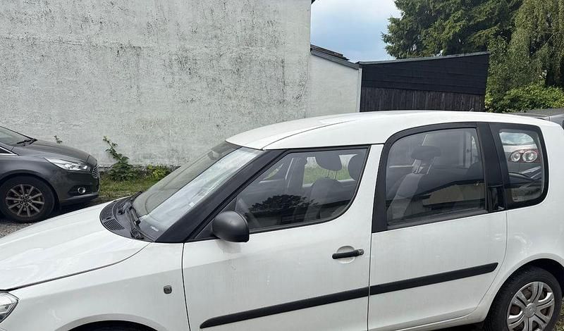 Weiß Gebraucht 2012 Skoda Roomster Kombi | 1.400 € (Superpreis) - Bild 1/4