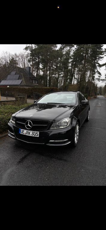 Schwarz Gebraucht 2012 Mercedes C180 Coupé | 7.800 € - Bild 1/4
