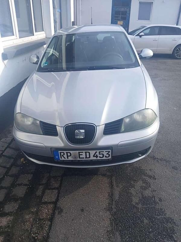Silber Gebraucht 2006 Seat Ibiza Limousine | 2.000 € - Bild 1/4