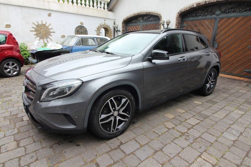 Grau Gebraucht 2016 Mercedes GLA180 AMG SUV | 13.500 € (Guter Preis) - Bild 1/4