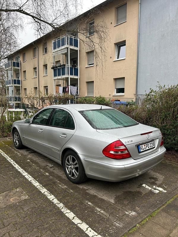 Silber Gebraucht 2002 Mercedes E270 Limousine | 2.700 € (Superpreis) - Bild 1/4