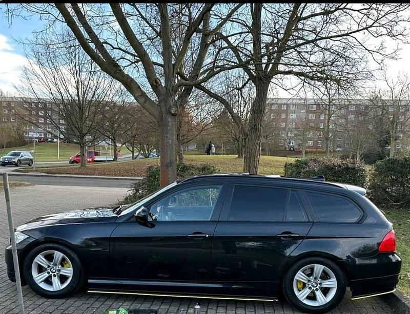 Schwarz Gebraucht 2011 BMW 320 Kombi | 5.999 € (Teuer) - Bild 1/4