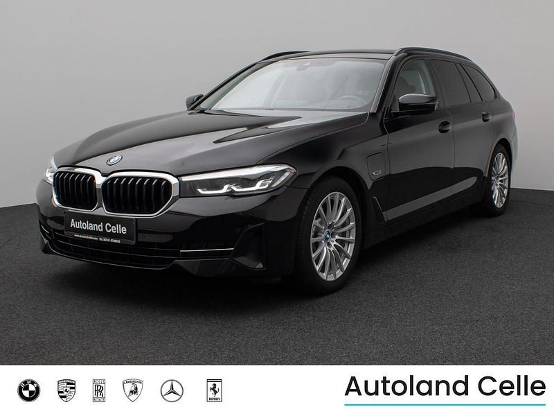 Schwarz Gebraucht 2023 BMW 530e Shadowline Kombi | 34.998 € (Superpreis) - Bild 1/4