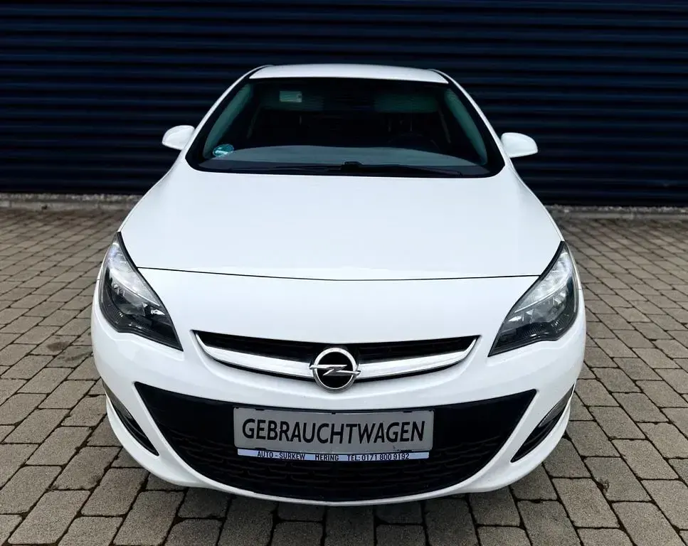 Gebraucht Opel Astra 101 PS (74 kW) 2013 Weiß Limousine