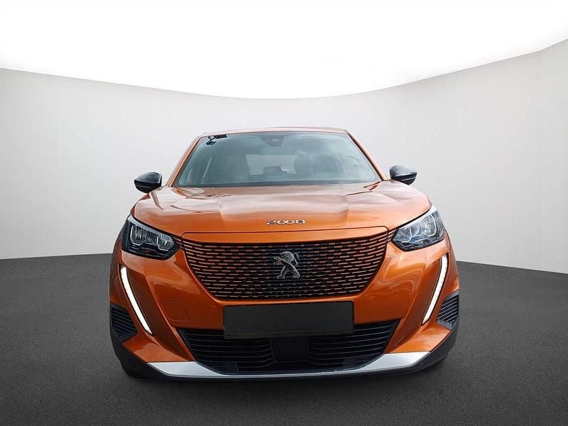 Gebraucht Peugeot e-2008 Active 100 kW (136 PS) 2023 Lackierung orange fusion/typ aussenverkleidung metalliclackierung SUV